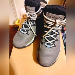 Columbia Women's boots size 9